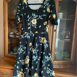 Amazing Floral Nicole M w/pockets